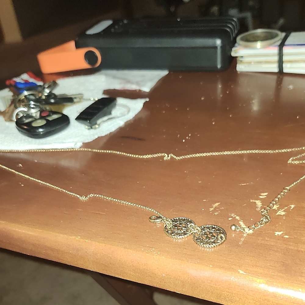 Elegant Gold Pendant Necklace